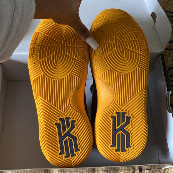 Nike Kyrie 2 - Picture 4 of 12